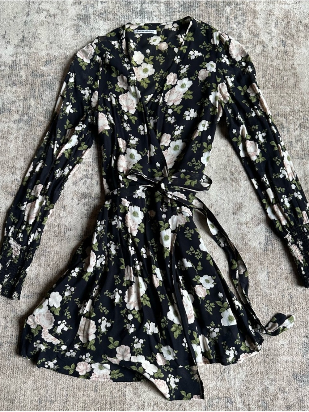 Reformation Kerri Black
Pink Floral Wrap Tie
Mini Sun Dress Wedding
Guest M - Picture 3 of 7